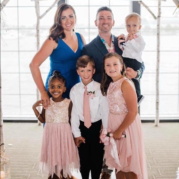 Meet your Poshers, Brittany & Baylie - Picture 4 of 9